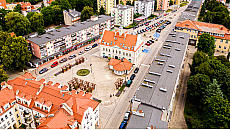Drzewa zamiast betonu. Nowe oblicze Placu Tysiąclecia w Ostródzie Drzewa zamiast betonu. Nowe oblicze Placu Tysiąclecia w Ostródzie